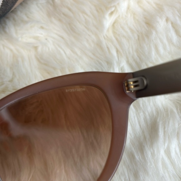 Authentic Burberry Sunglasses - Picture 7 of 11